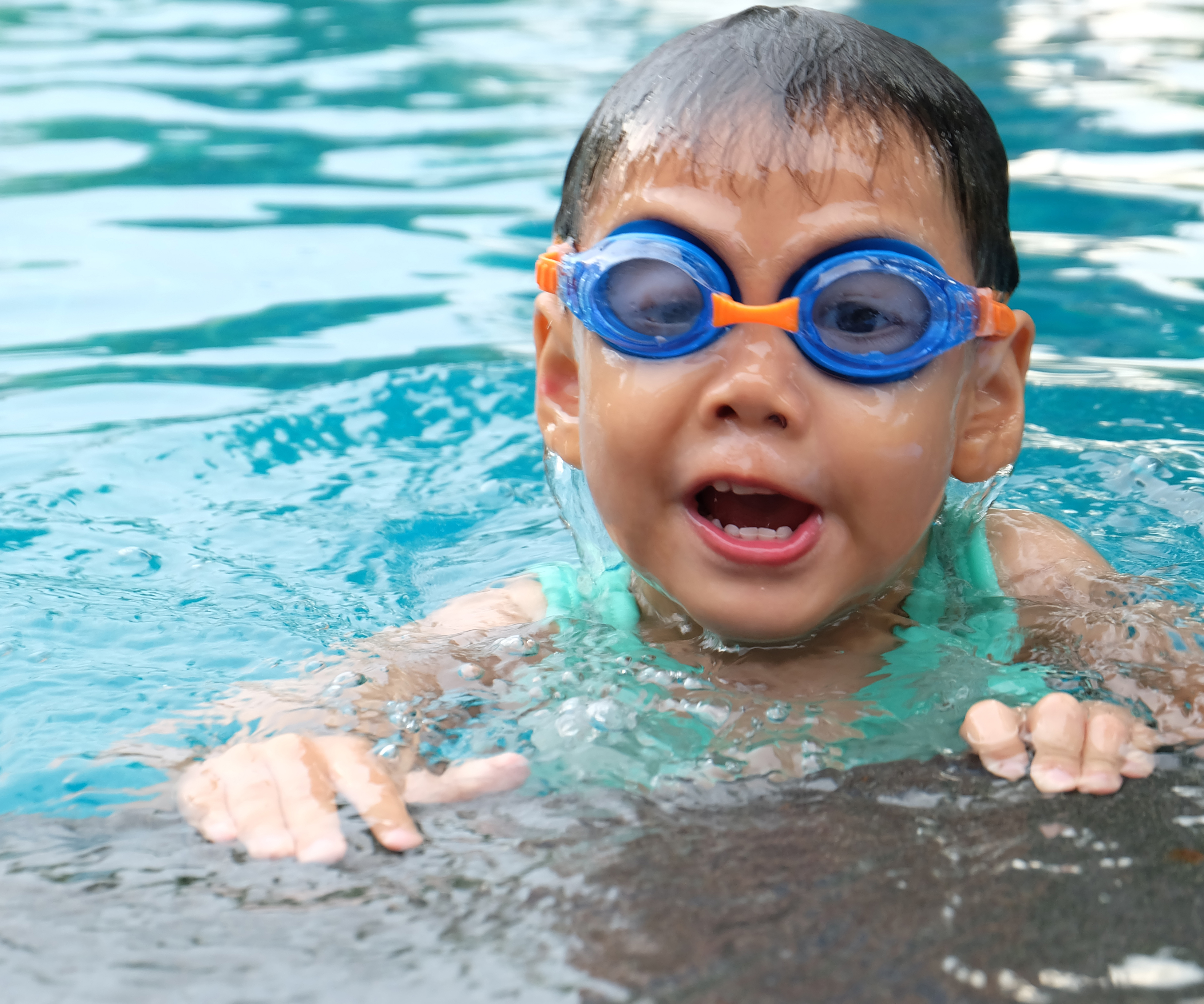 asian cute boy splashing on summer pool KWR, Kölner Wissenschaftsrunde, Meldung, Köln Neuigkeiten, Wissenschaft, Wissenswertes aus Köln