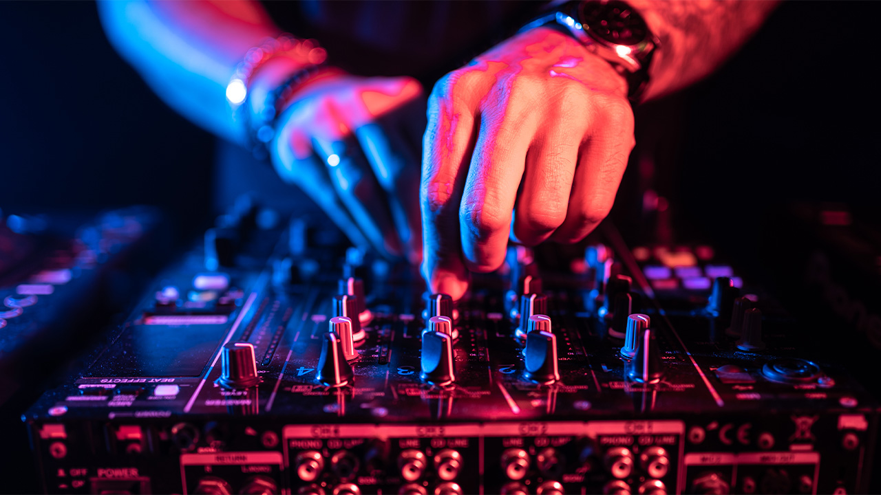 DJ 1